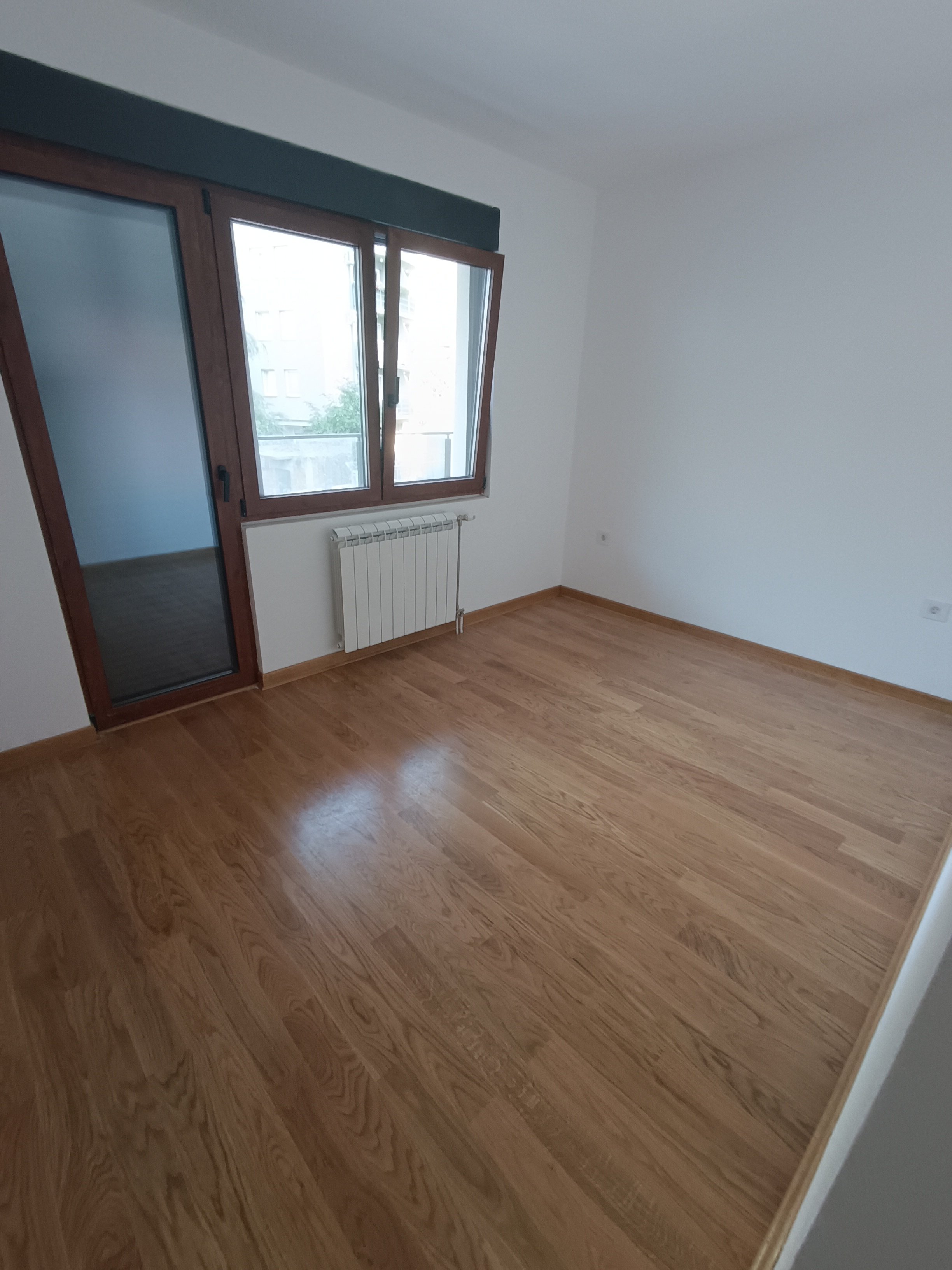 U blizini Delte, Četvorosoban stan na prodaju, 88m², 202.400€