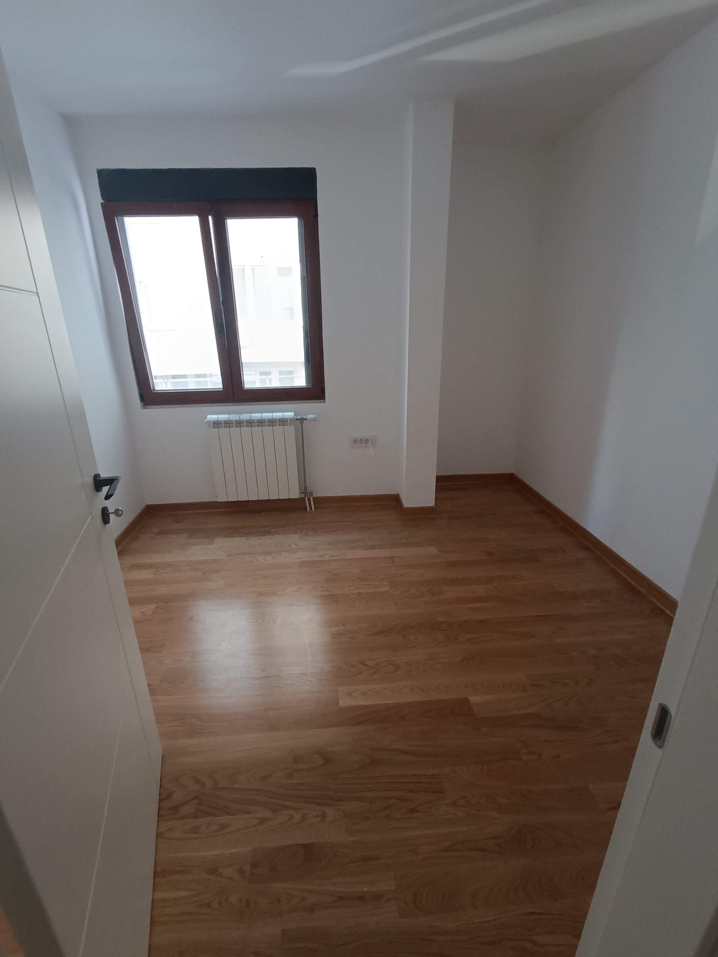 U blizini Delte, Četvorosoban stan na prodaju, 88m², 202.400€