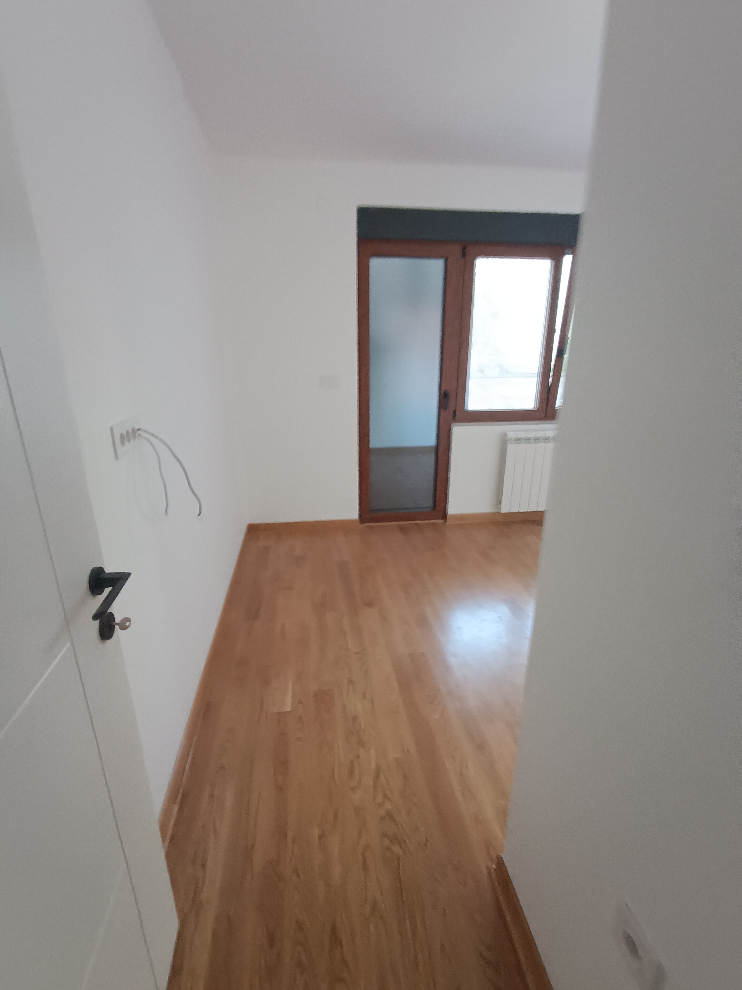 U blizini Delte, Četvorosoban stan na prodaju, 88m², 202.400€