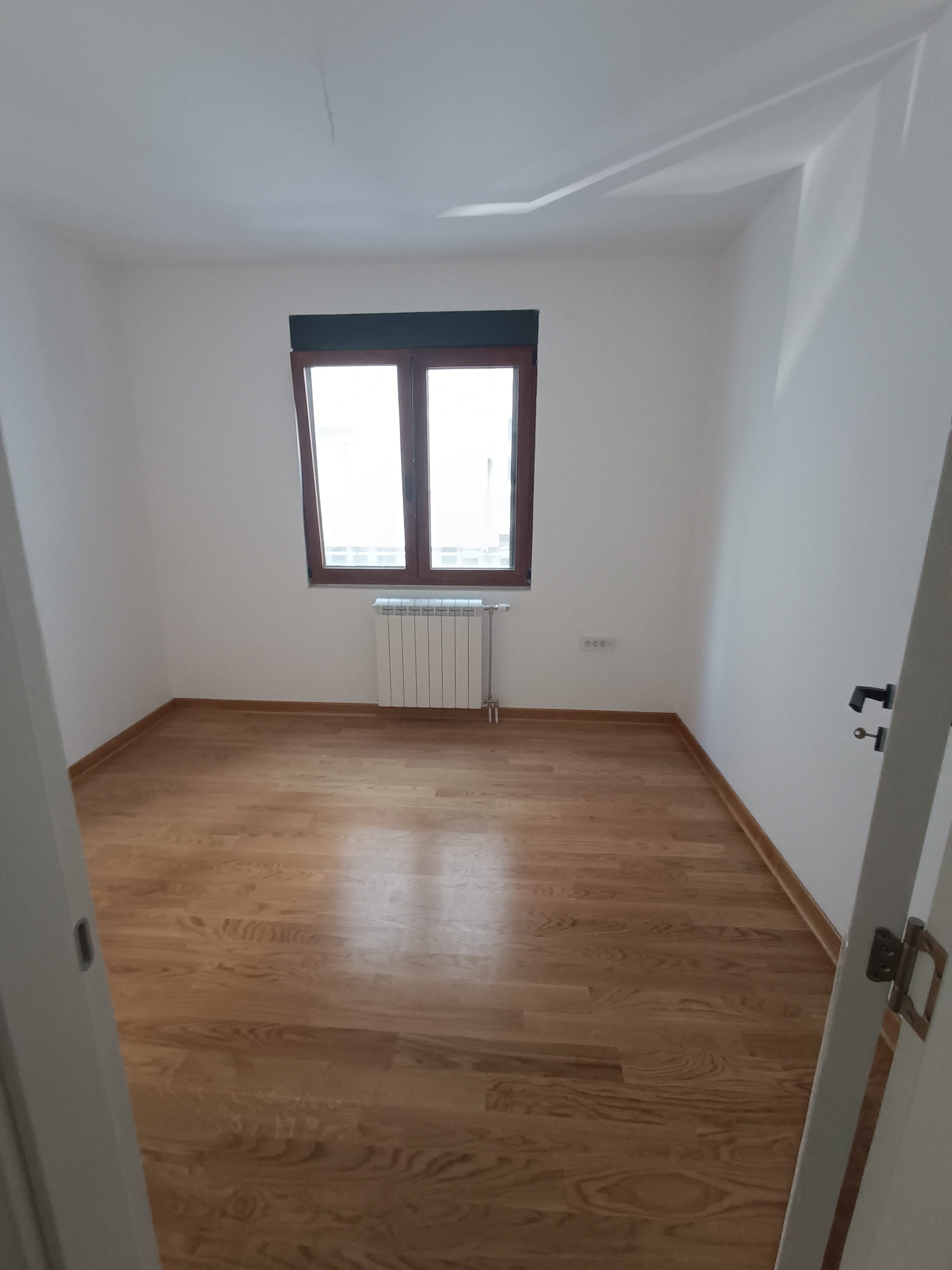 U blizini Delte, Četvorosoban stan na prodaju, 88m², 202.400€