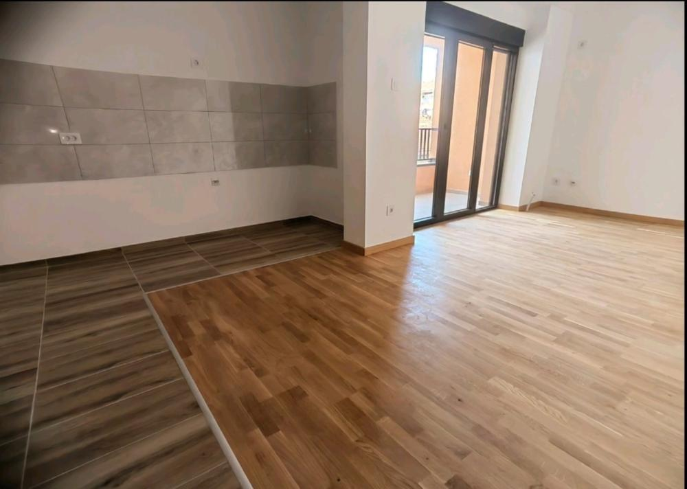 3.5 useljiv stan na mirnoj lokaciji u centru