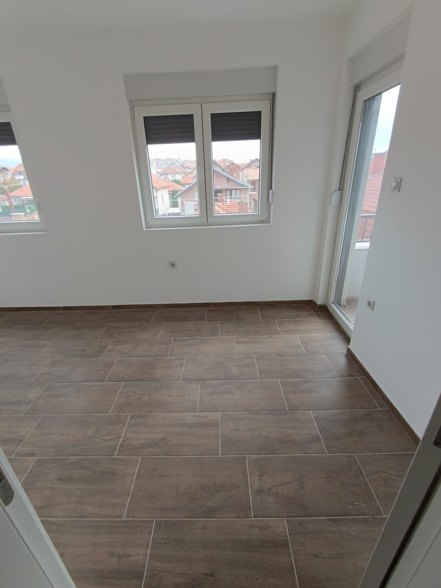 Useljiv 2.5 stan u novogradnji sa prelepom terasom u Durlanu